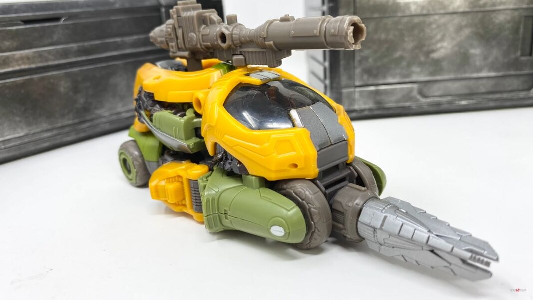 Transformers Bumblebee Movie Studio Series Brawn In Hand Image  (6 of 39)